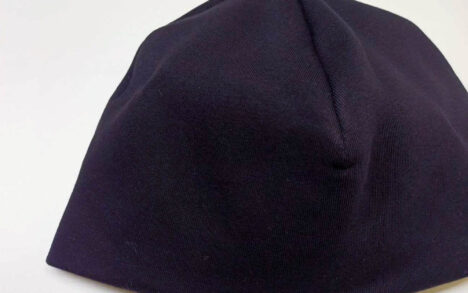 Stora juoda kepurė